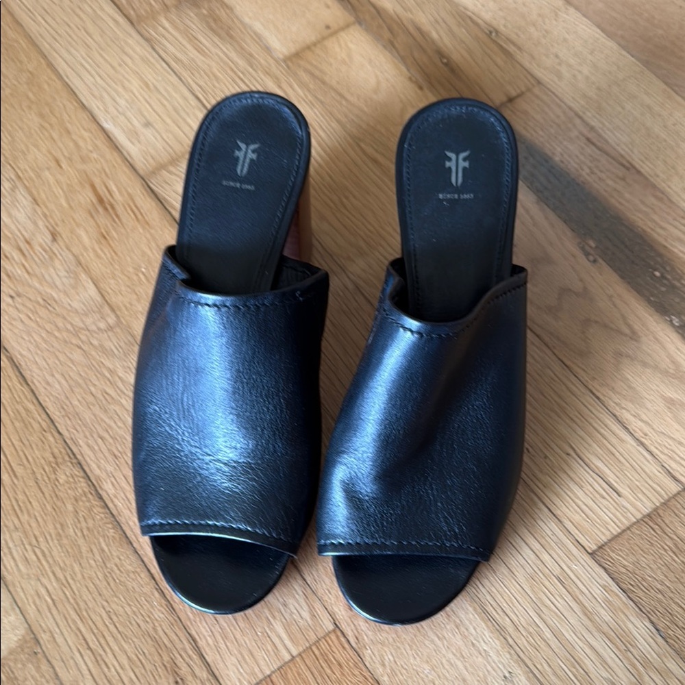FRYE Black Leather Women's Mules
